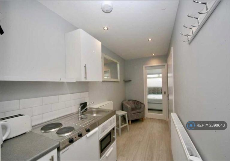 Studio flat in Henbury, Bristol, BS10 (#2398643)