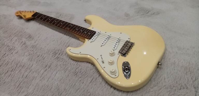 Vintage V6 Reissued Stratocaster left handed electric guitar