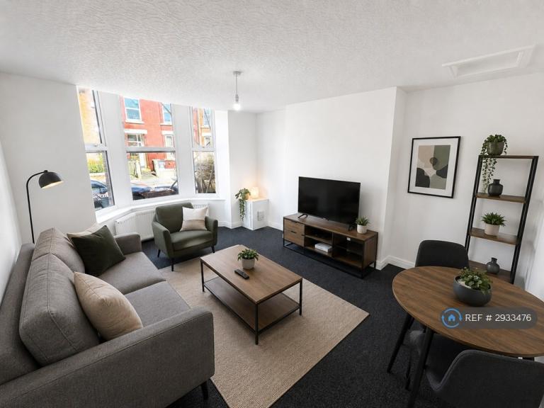 1 bedroom flat in Carlton Road, Salford, M6 (1 bed) (#2933476)