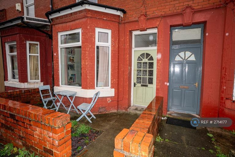 3 bedroom house in Pascal Street, Manchester, M19 (3 bed) (#2714177)