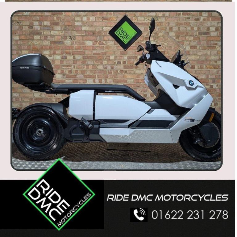 BMW CE 04 E SCOOTER. 1150 MILES. FAST CHARGE CABLE. LOVELY TIDY BIKE + TOP BOX