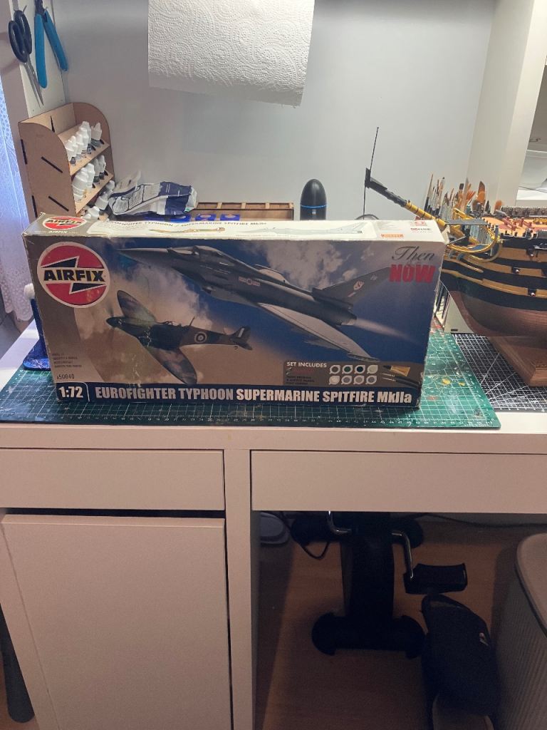 Airfix 1:72 Eurofighter Typhoon & Spitfire Model Kit NEW
