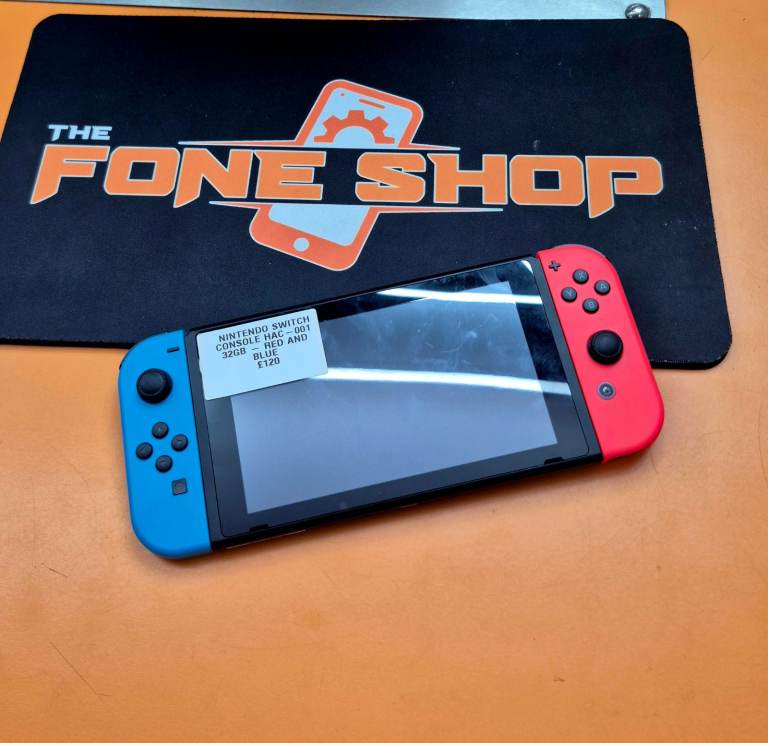 Nintendo Switch 32GB - Red & Blue