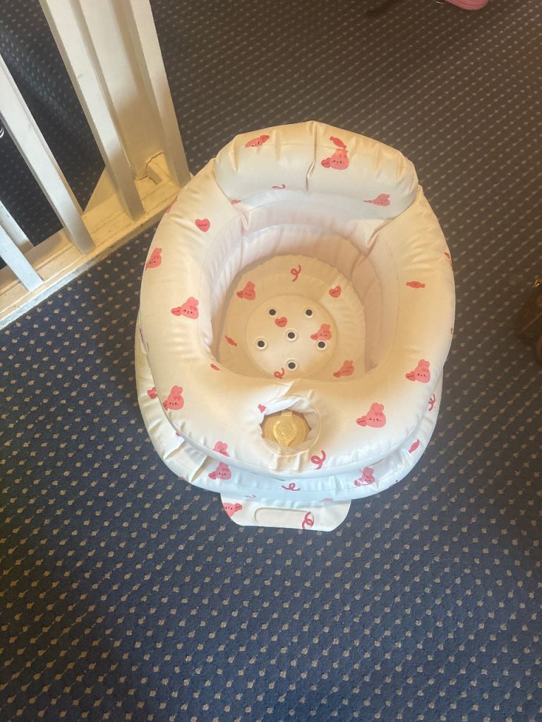 Inflatable Baby Bath Support with Pink Hearts