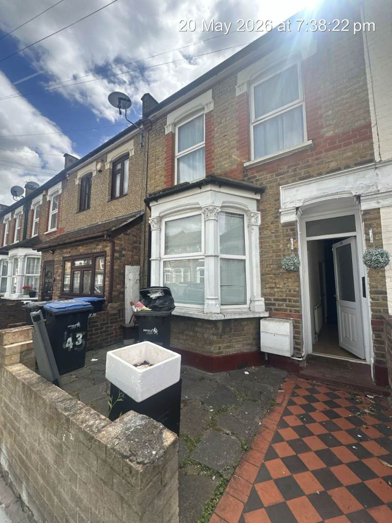 Spacious 4-Bedroom Family Home Available to Rent – Edmonton, N9 Area