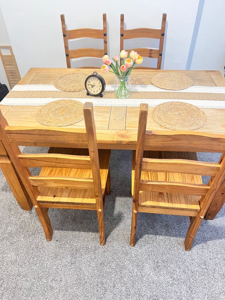 Solid pine- 5 piece Dining set - Table & 4 Chairs 