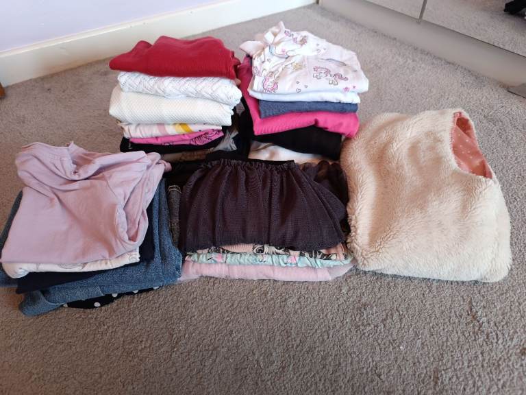 Bundle of clothes- girl, size 122-128