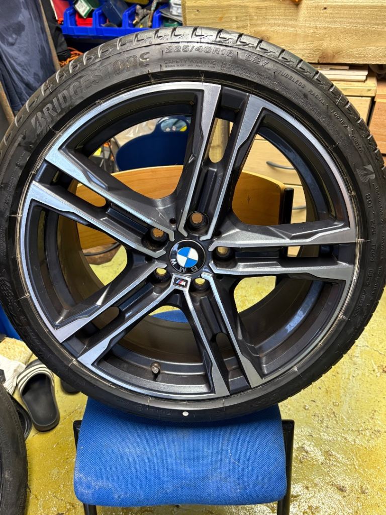 BMW 18” Alloy Wheel & Bridgestone   18/225/40 both in pristine condition 