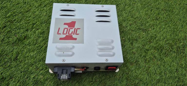 LOGIC 1 power supply and battery charger with panel control for camper, caravan, motorhome or boat.