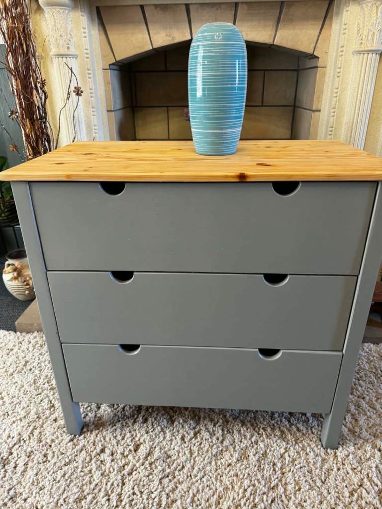 💚Lovely solid pine chest of drawers