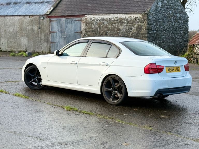 BMW, 3 SERIES, Saloon, 2009, Manual, 1995 (cc), 4 doors