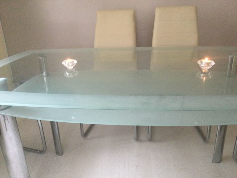LARGE DOUBLE LAYER GLASS DINING TABLE IN GREAT CONDITION 