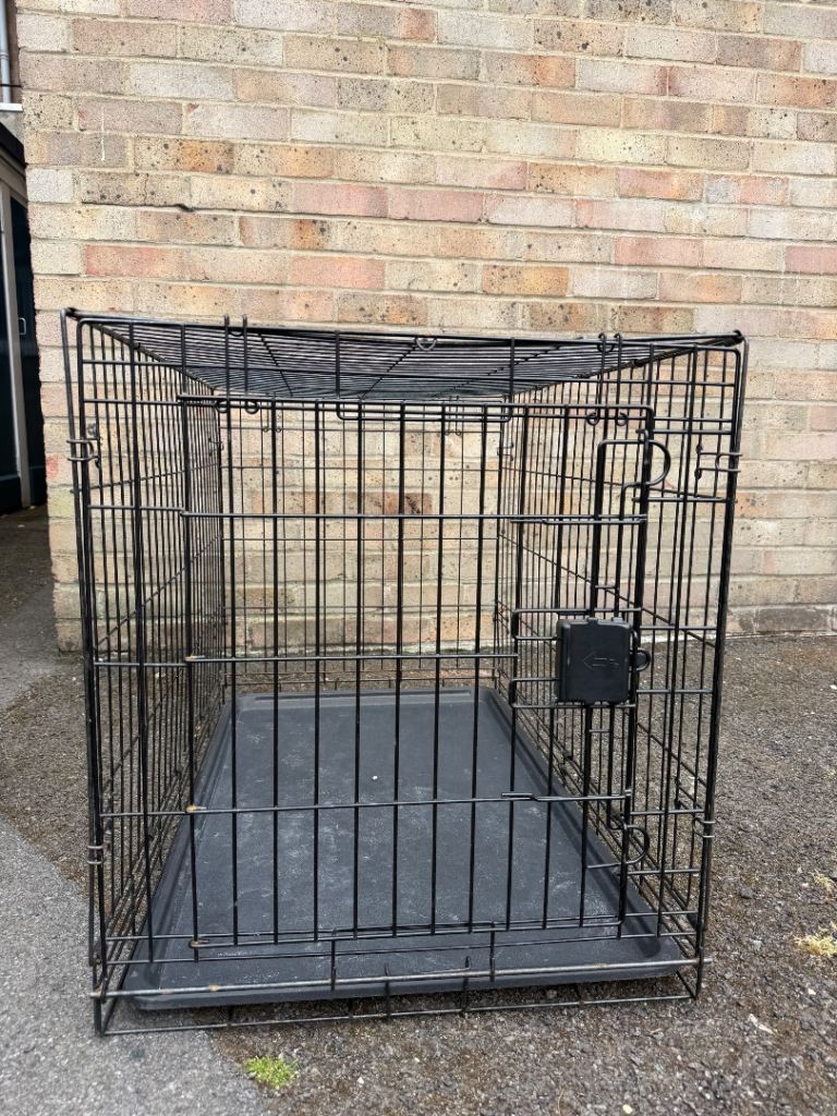 Large Metal Dog Crate with Removable Tray – Good Condition