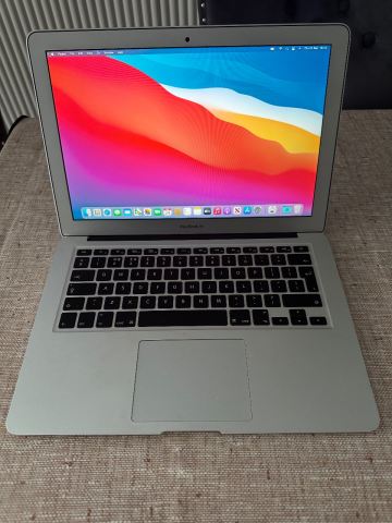 Apple MacBook Air 13” Early 2014 | i5 | 4GB RAM | 121GB SSD | Big