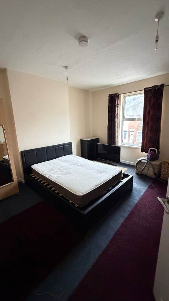 5 bed house in Chatham, £2100 PCM all bills included 