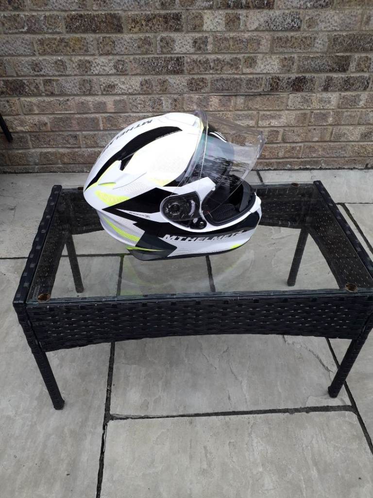 Crash helmet and gloves 