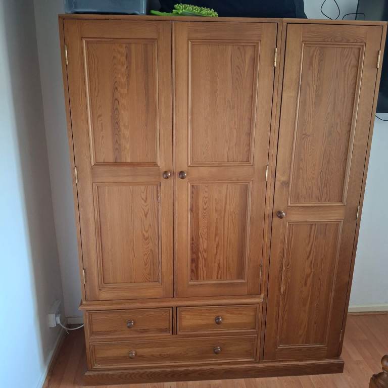 Solid Wood Triple Wardrobe with Drawers – Good Condition