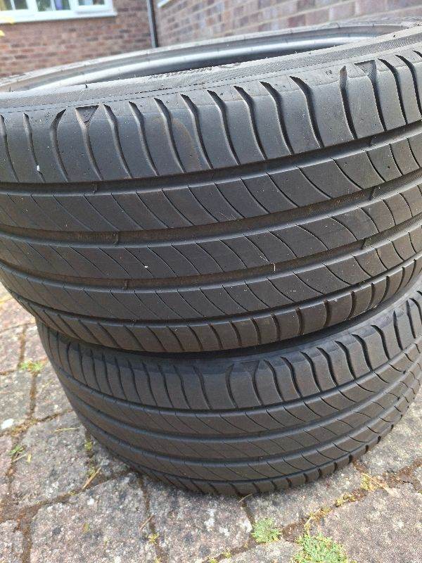 2 x Michelin primacy 4 tyres 