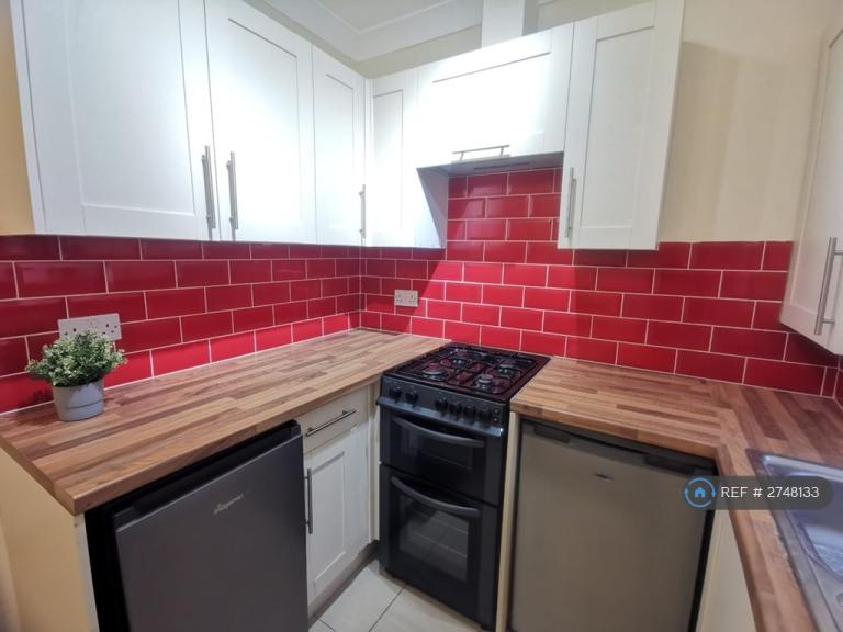 2 bedroom flat in Kentwood Hill, Tilehurst, Reading, RG31 (2 bed) (#2748133)