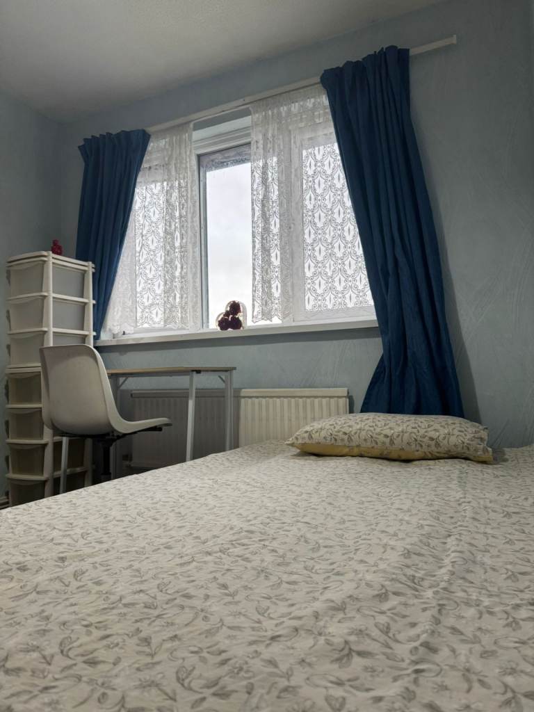 Spacious Furnished Double Rooms – Newport