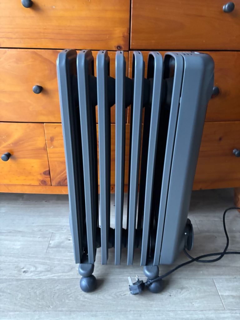 Delonghi Portable oil filled electric radiator 