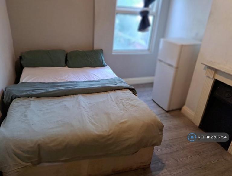 1 bedroom in Purley Way, Croydon, CR0 (#2705754)