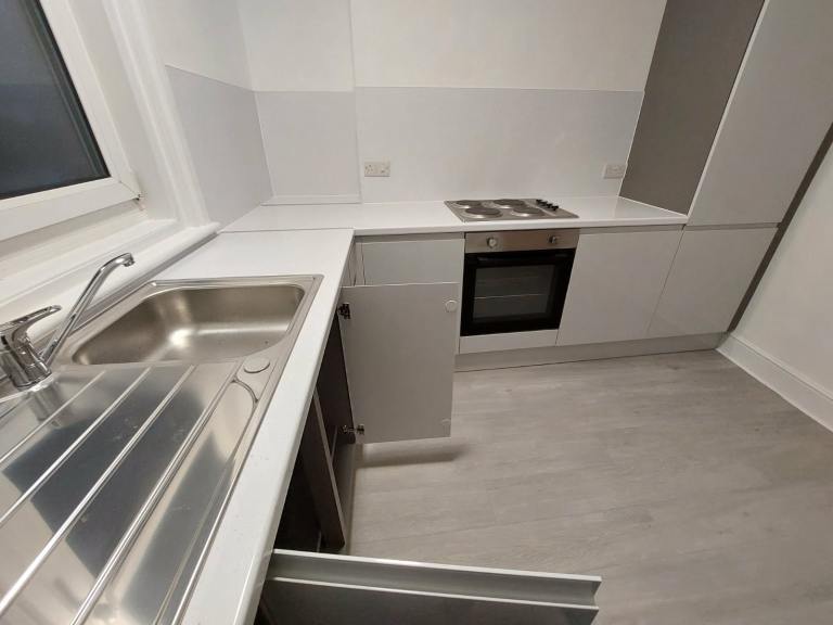 Large two bedroom flat on the corner of Beach Road