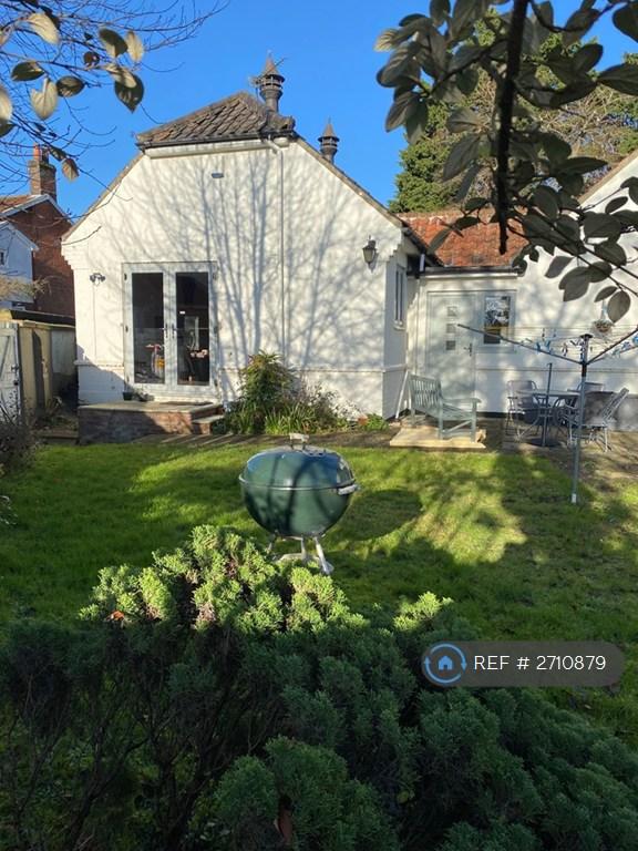 1 bedroom house in Norwich Street, Hingham, NR9 (1 bed) (#2710879)