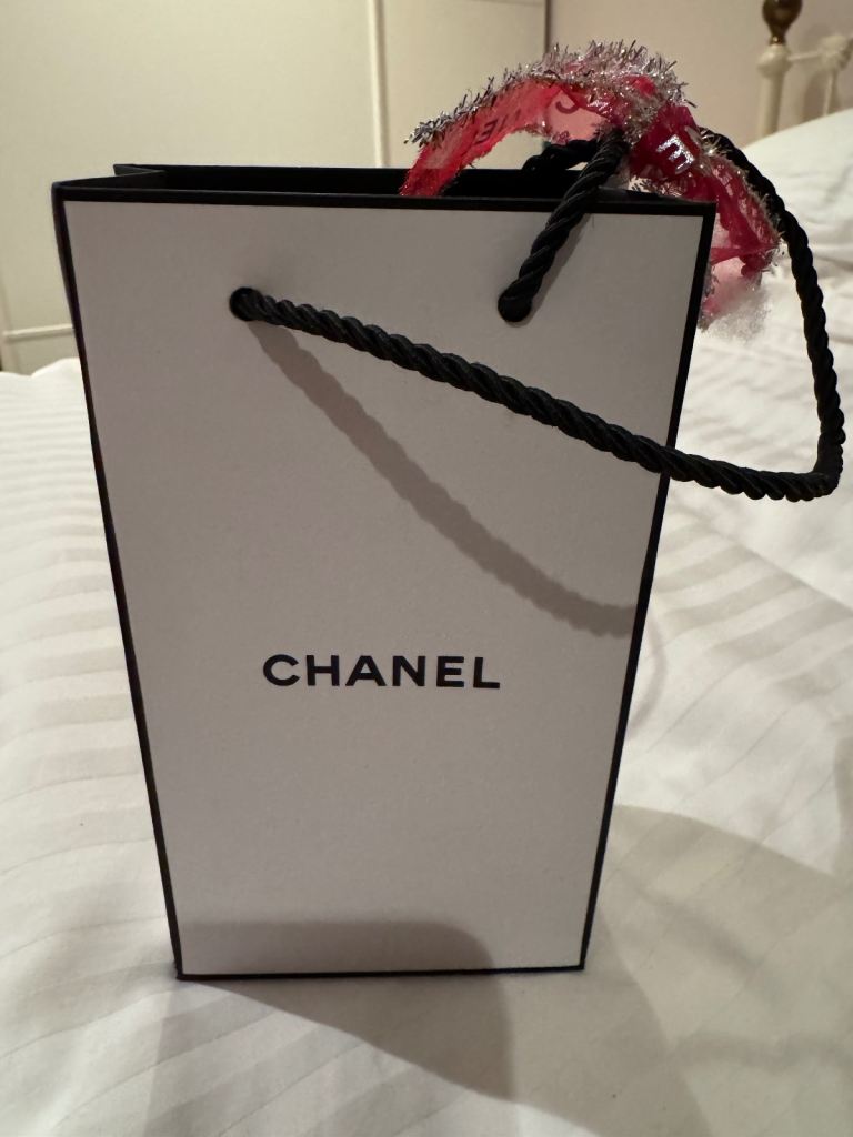 Chanel no.5 Eau de Parfum 100mls spray. Boxed and brand new. 