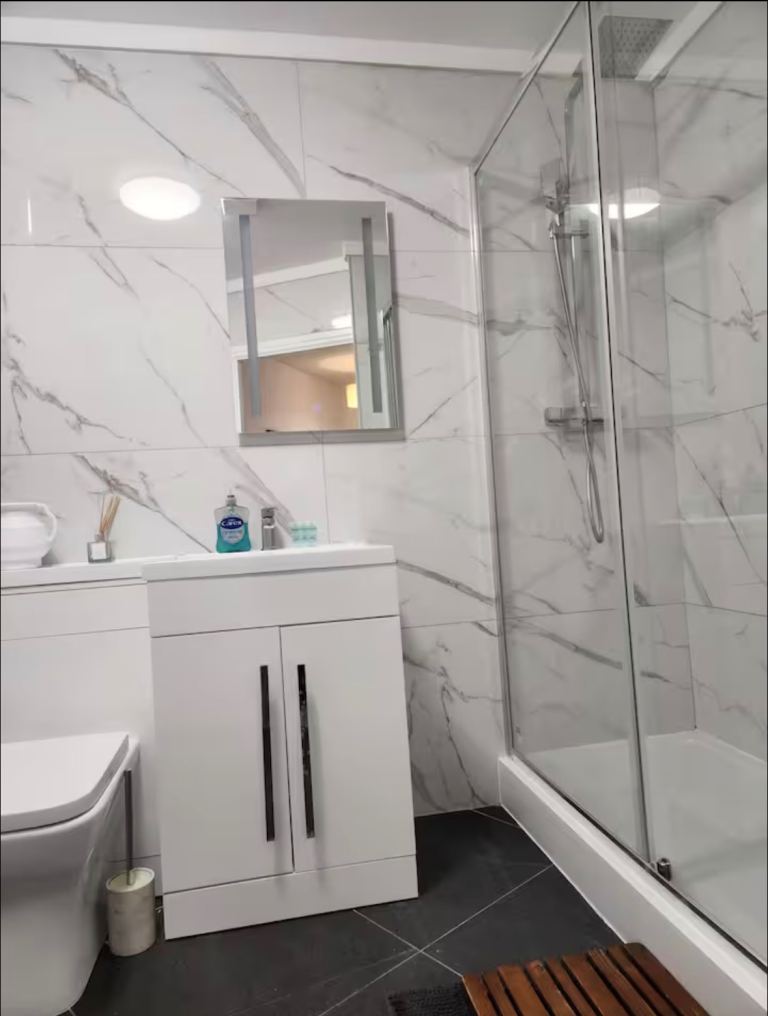 2 bed flat + carpark