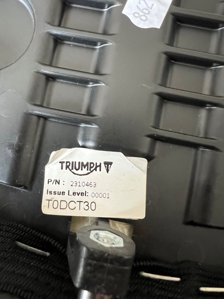 Triumph 900 scrambler rear seat