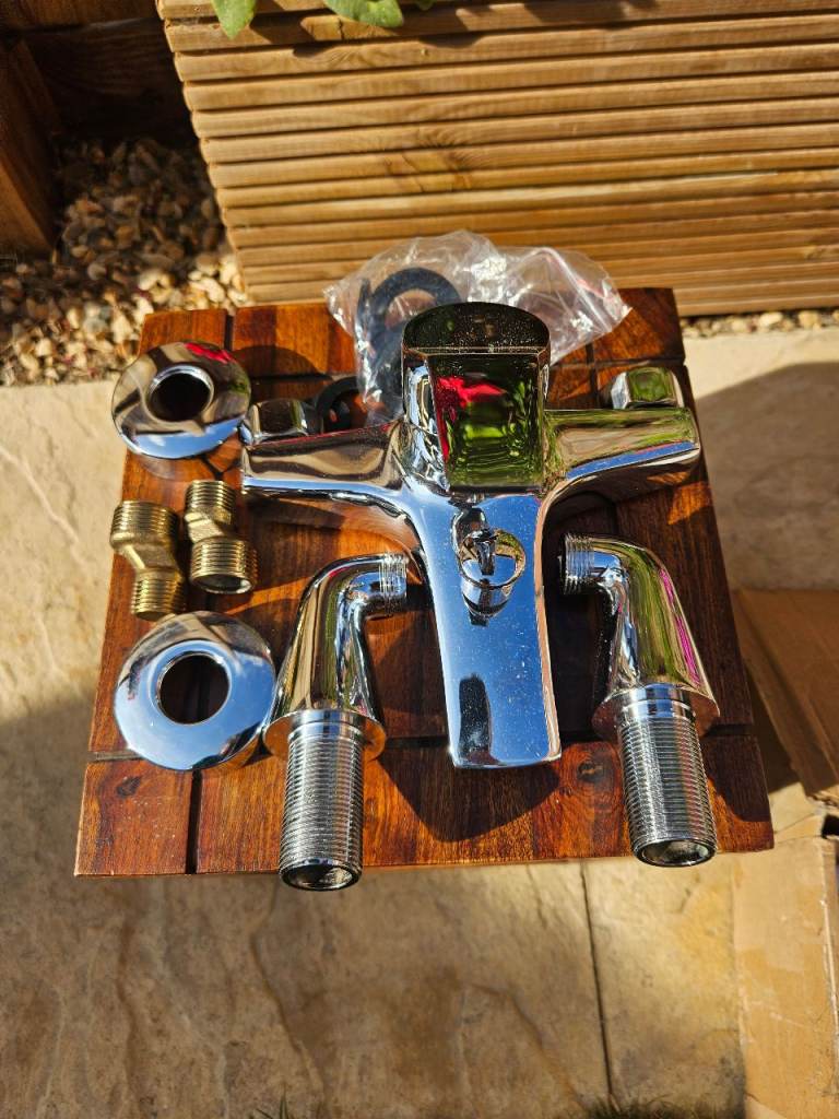 Bath mixer with shower diverter