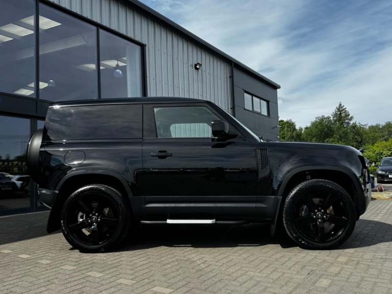 2023 Land Rover Defender 3.0 D250 Hard Top SE Auto PANEL VAN DIESEL Automatic