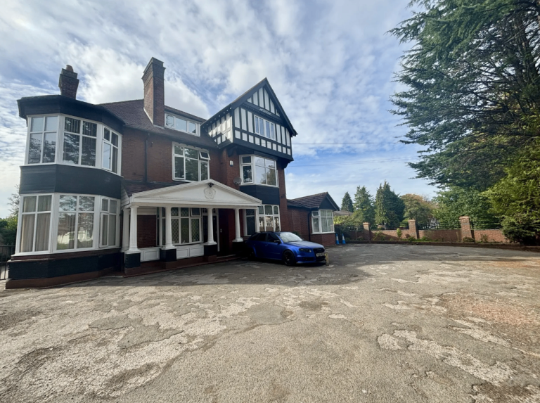 **YARDLEY WOOD ROAD**THREE BEDROOM FIRST FLOOR FLAT TO RENT ** MOSELEY** DRIVEWAY ** AVAILABLE NOW**