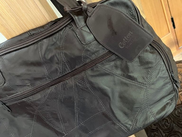 Cotton Traders Brown Leather Patchwork Stylish Zip-Up Weekend Bag /Holdall