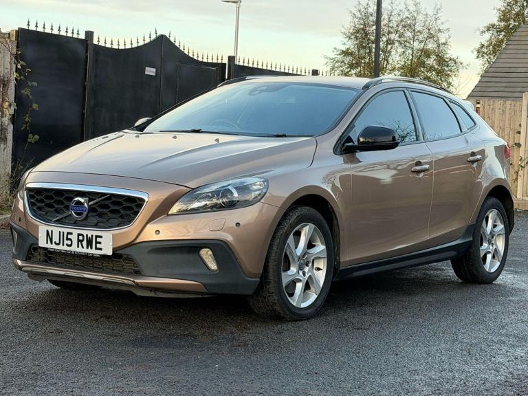 2015 Volvo V40 Cross Country 2.0 D4 Lux Nav Euro 6 (s/s) 5dr HATCHBACK Diesel Manual