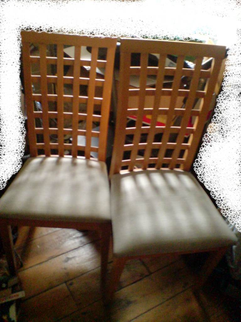 2 LATTICE BACK HARDWOOD DINING CHAIR