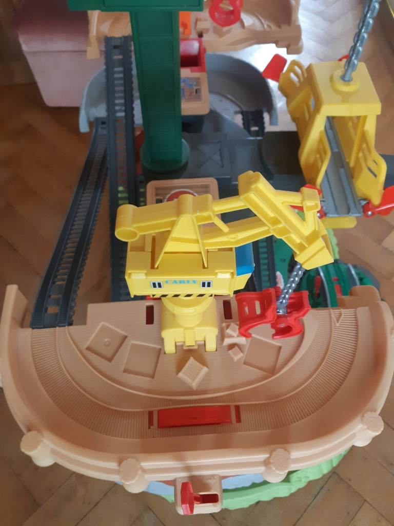 Trains & Cranes Super Tower