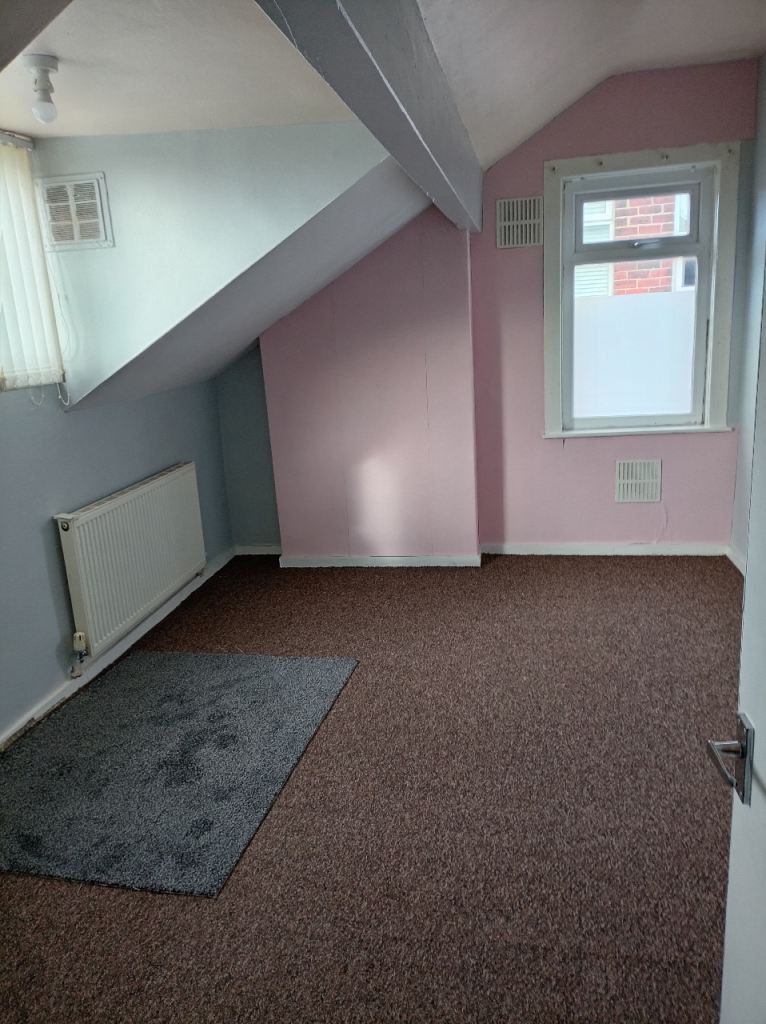 2 Bed End Terrace, Leeds, LS12