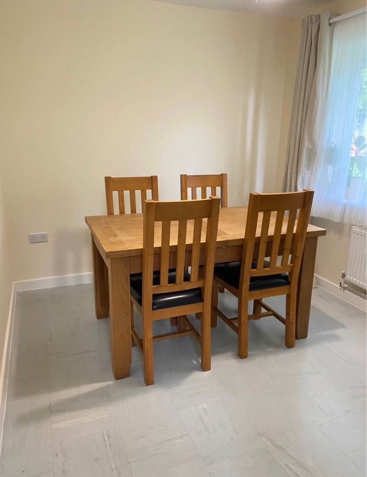 Julian Bowen 4-6 Seater Rectangular Extendable Dining Table with 4 Chairs, Solid Oak