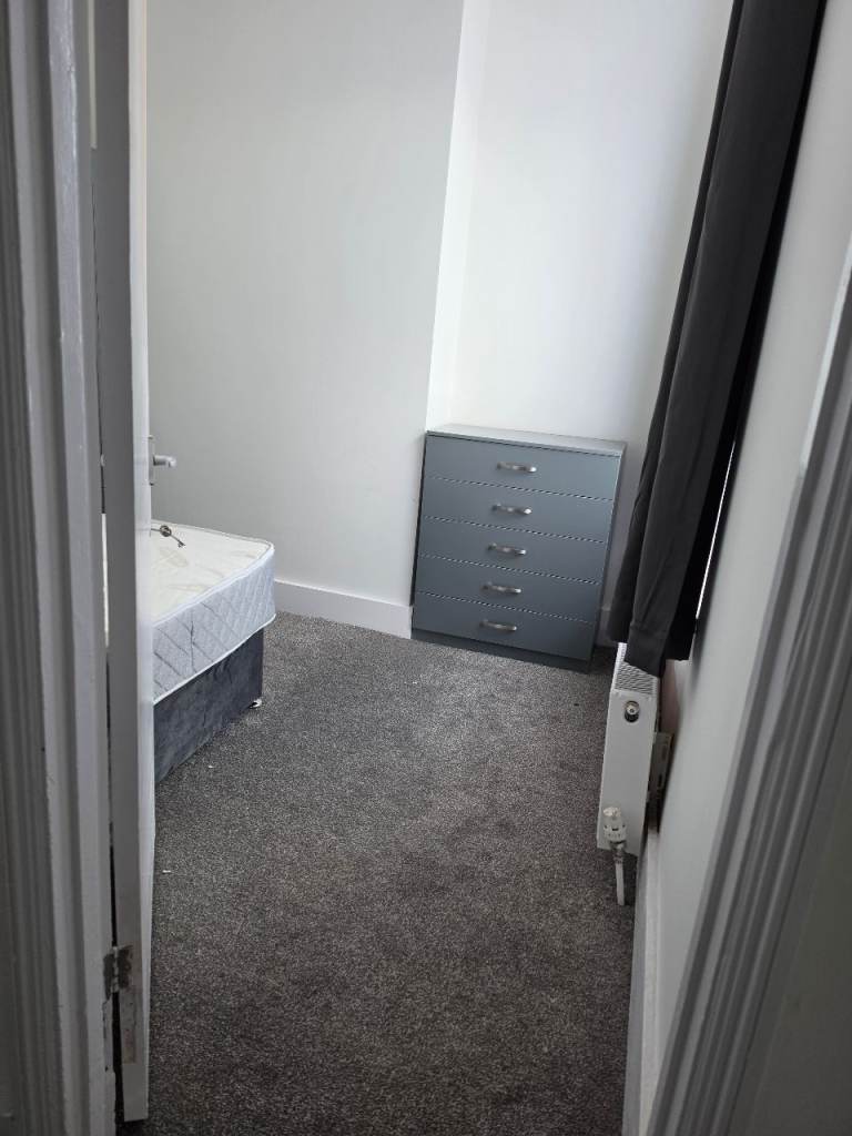 Single room for female preferred 
