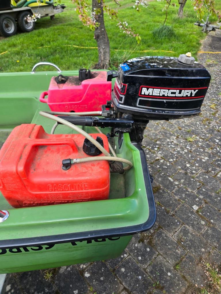 Mercury 5hp petrol outboard engine