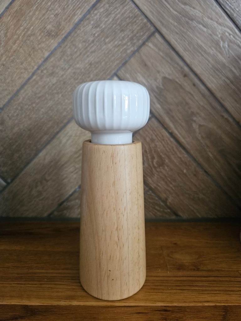 NEW pepper/ salt grinder, wood/ ceramics 