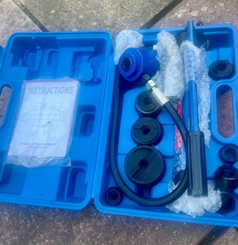 10 ton Hydraulic Punch Driver Tool Kit used once like new