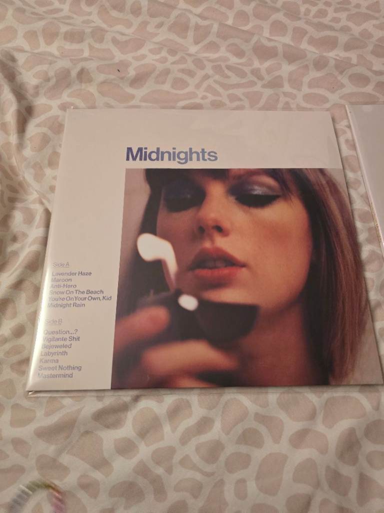 2 Taylor Swift Albums 