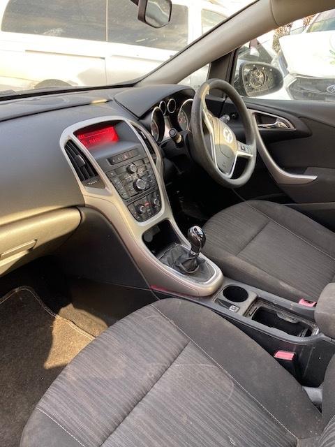 2011 Vauxhall Astra 1.4i 16V Exclusiv [87] 5dr DAMAGED REPAIRABLE SALVAGE HATCHBACK Petrol Manual