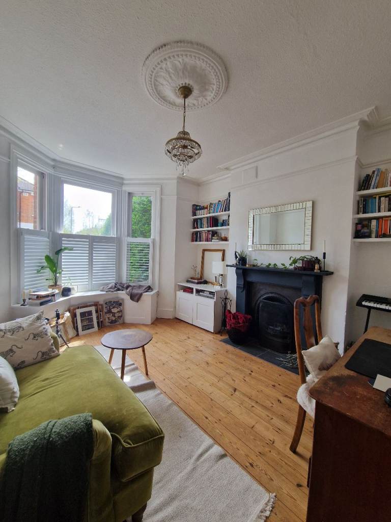 Double Room for Rent in 2 Bed Flat 