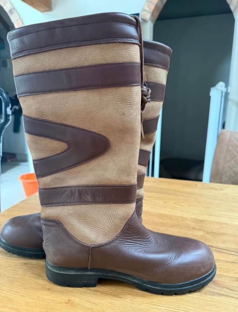 image for Like New TOGGI Men’s Berkeley Boots Cedar Brown  size 46