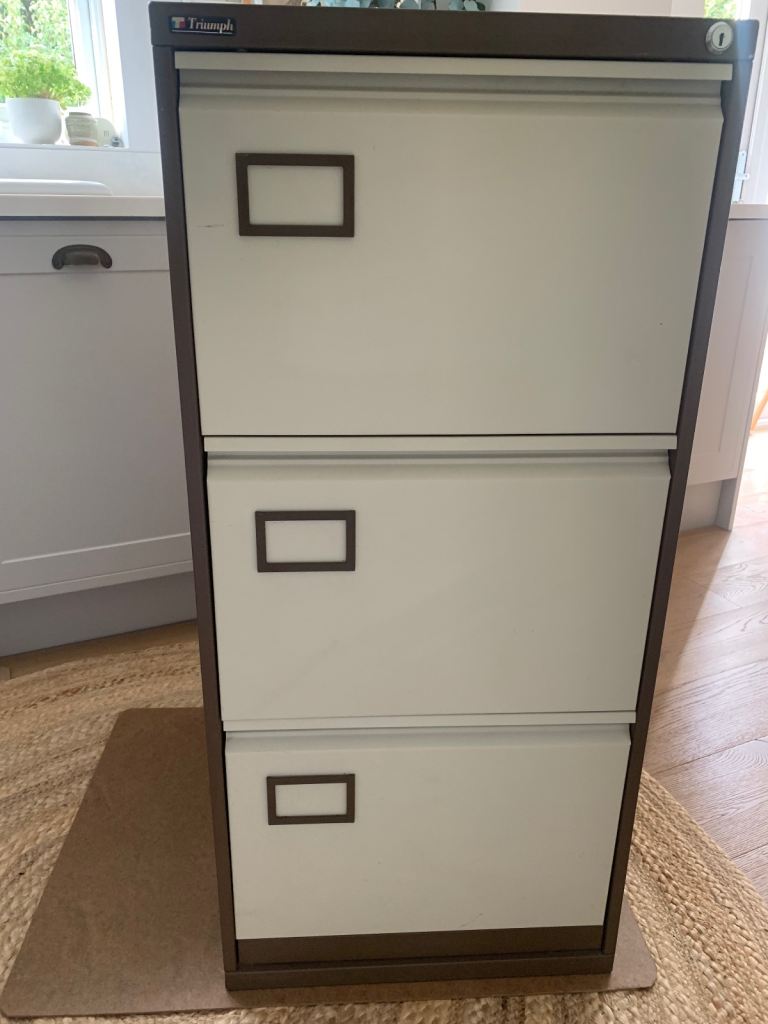 3 drawer filing cabinet with a key 