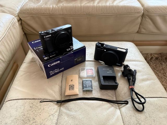Stunning Boxed Canon PowerShot SX740 HS